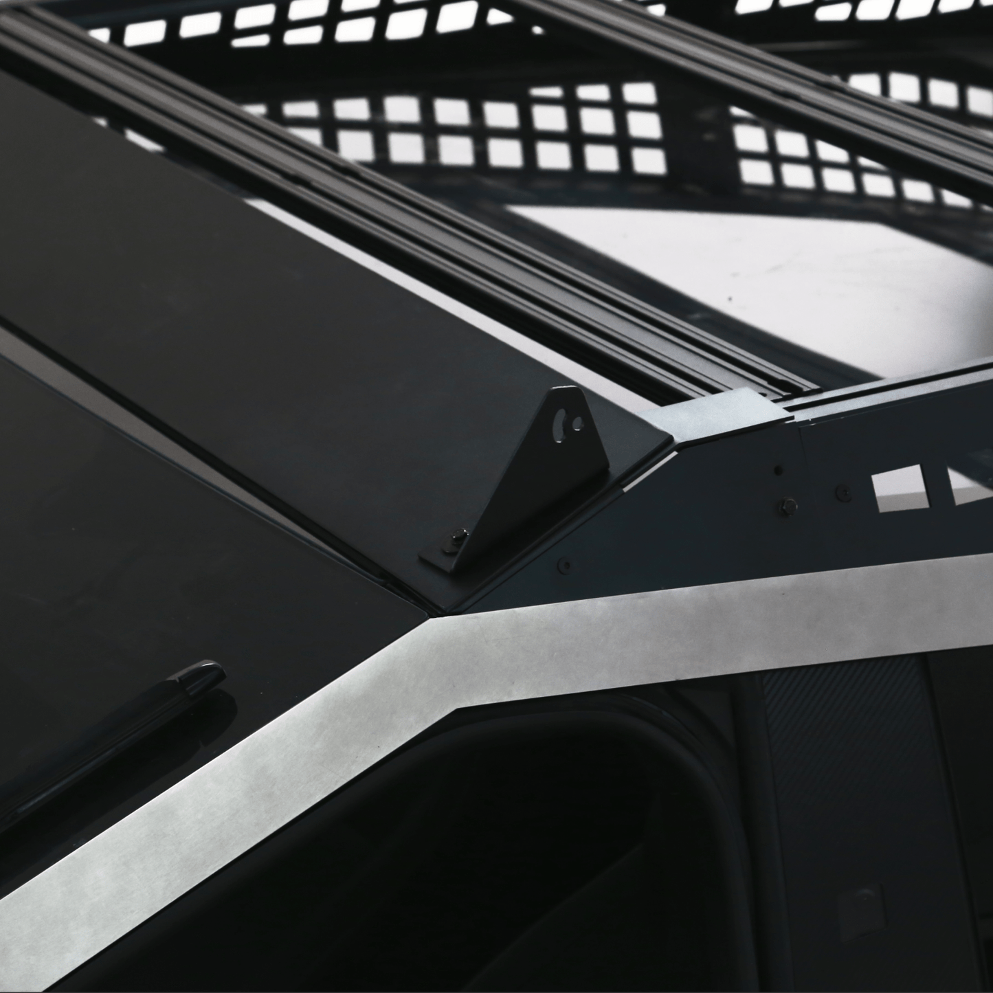 Tesla Cybertruck Overland Bed Rack System Trucks Bed Rails with Optional Light Bar